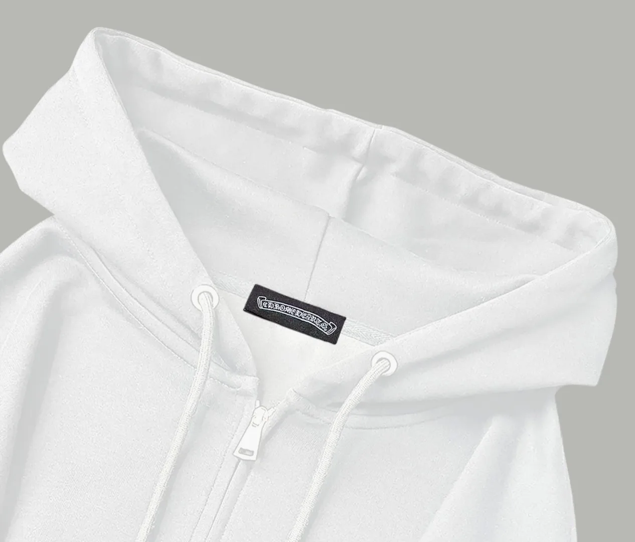 Q20—P230 -Chrome Hearts/Chrome Hearts printed zipper sweatshirt cardigan jacket -420 grams of high-density, high-quality wool, soft, delicate and skin-friendly, soft and silky to the touch, warm and skin-friendly -The hardware zipper accessories are all customized and full of details -Colour: white -Size: S M L XL